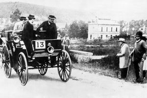 Mercedes-Benz celebrates 125 years since winning the world's first car race against the clock