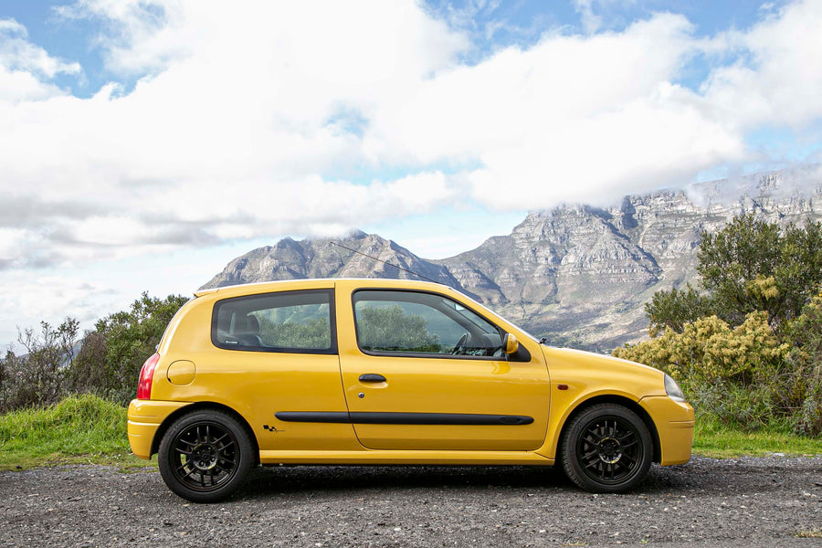 MODERN CLASSIC: 2000 Renault Clio RS 172